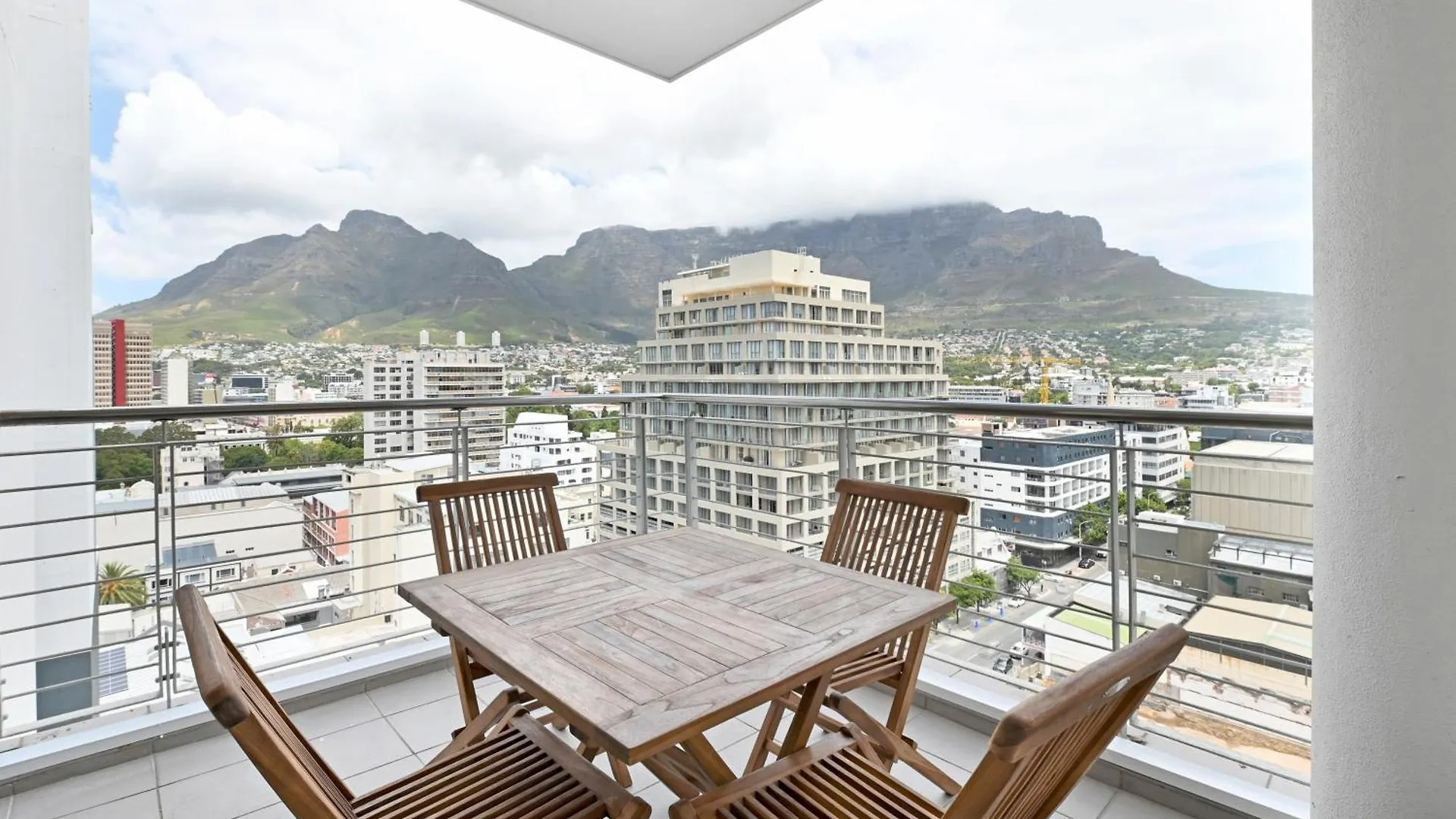 Shyla - Chic 2-Bed Apt With Stunning Mountain Views Le Cap