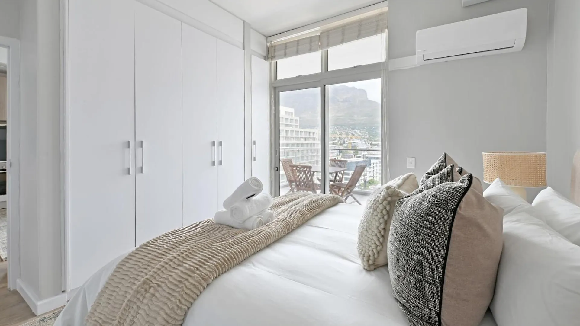 Shyla - Chic 2-Bed Apt With Stunning Mountain Views Le Cap Appartement